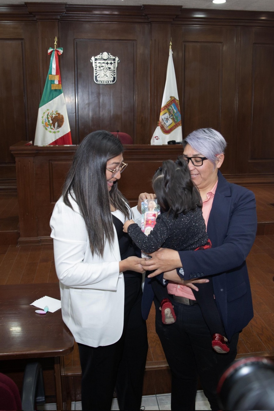Fanny y Synthia,primera pareja homoparental en adoptar en el Edomex
