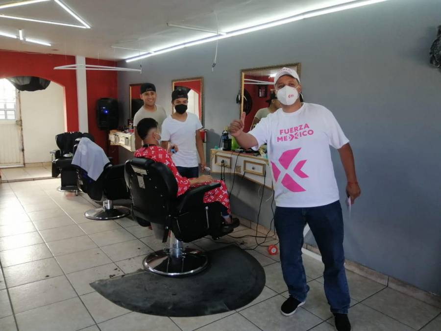 Ofrece Carlos “El Chino” Gómez fortalecer servicios de salud