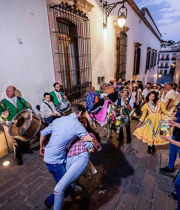 Callejoneadas, sólo hasta que se cumplan reglas sanitarias: SSZ