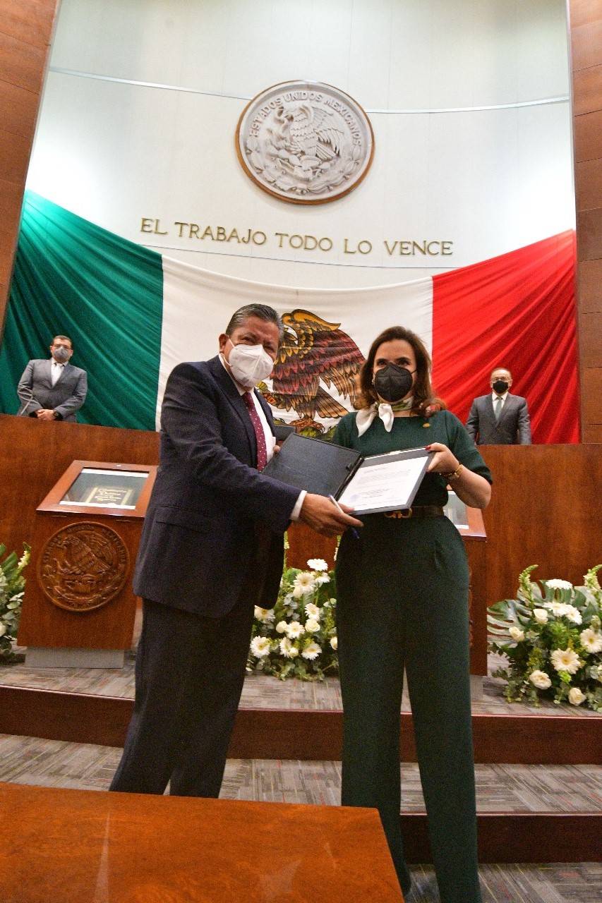 La LXIII Legislatura entrega el Bando Solemne al gobernador electo David Monreal &Aacute;vila