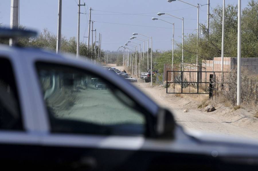 Reportan desaparición de tres policías en carretera de San Luis Potosí