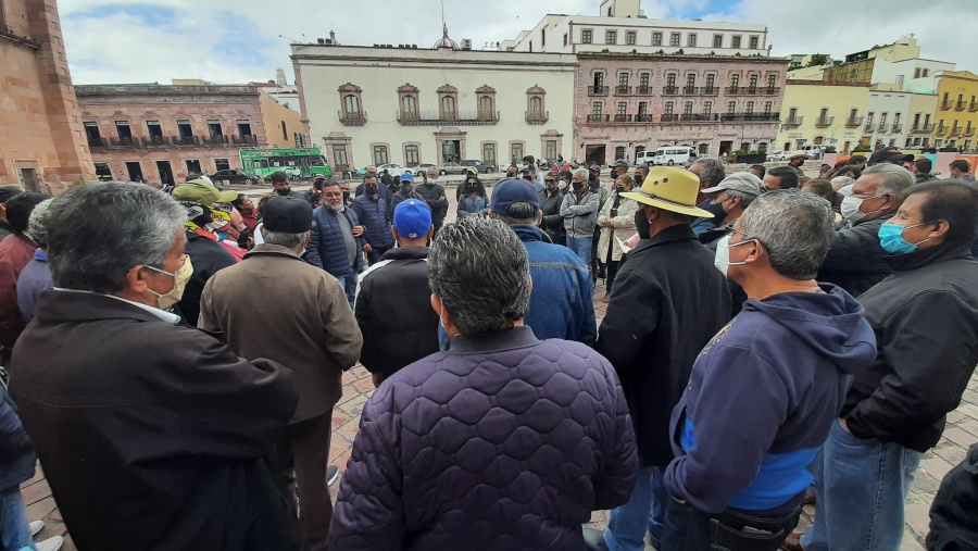 Demandarían jubilados y pensionados al gobernador Monreal