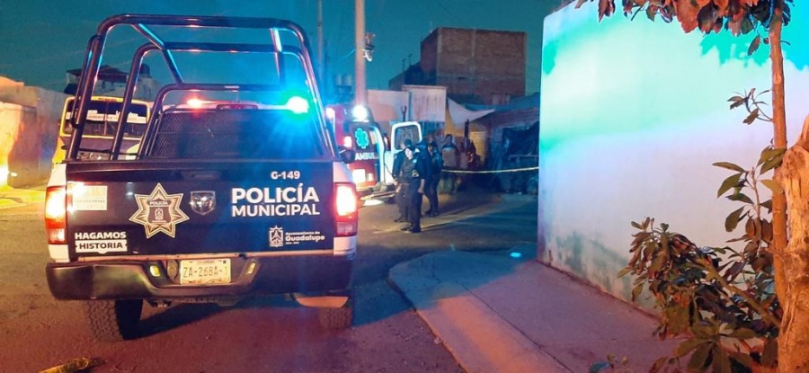 Denuncian robo en auto particular