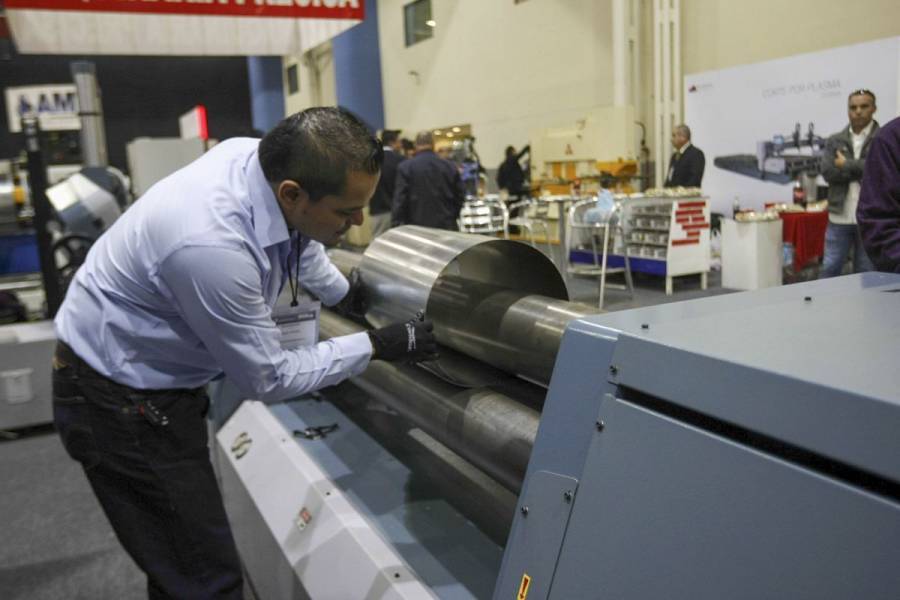 México registra superávit comercial 1,293 mdd en febrero: Inegi