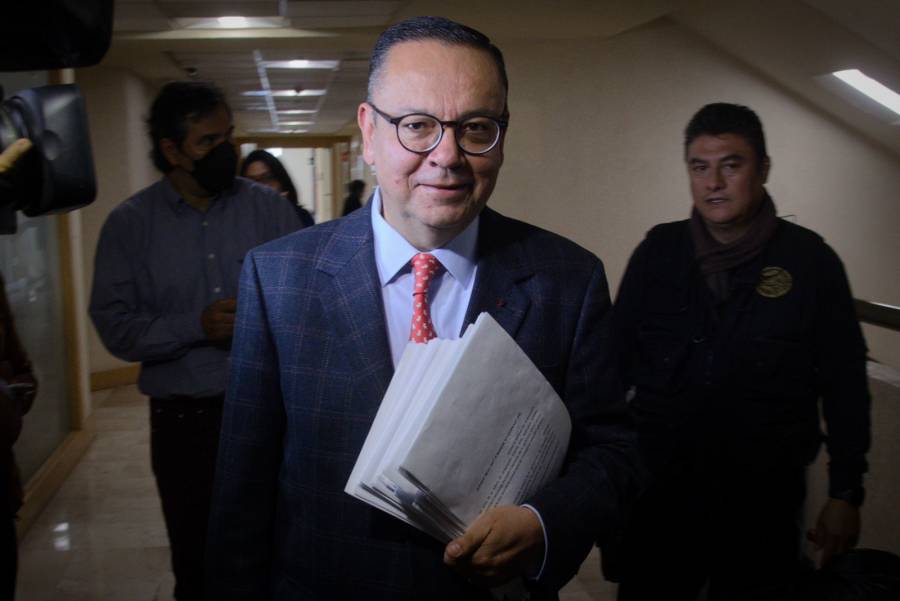 Germ&aacute;n Mart&iacute;nez presenta solicitud de juicio pol&iacute;tico contra Yasmin Esquivel