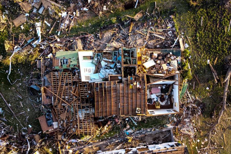Misisipi se prepara para nuevas tormentas tras paso de tornados que dejaron 25 muertos