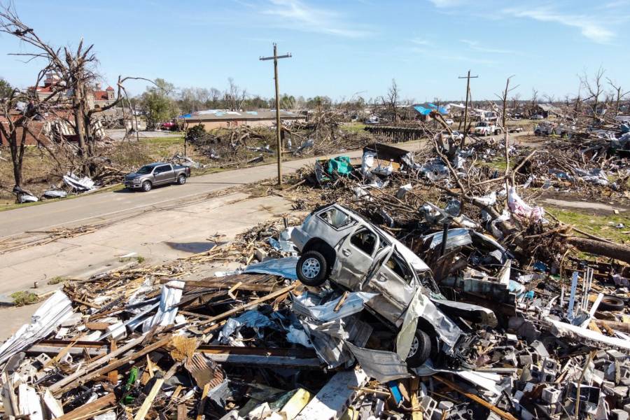 Misisipi enfrenta devastaci&oacute;n tras tornados que mataron al menos a 25 personas