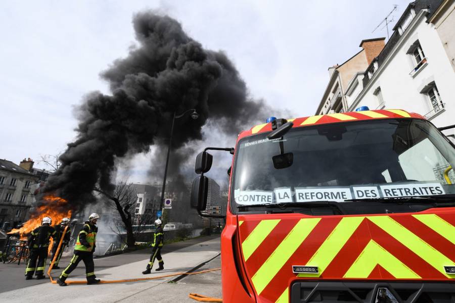 Basureros de Par&iacute;s ponen fin a tres semanas de huelga
