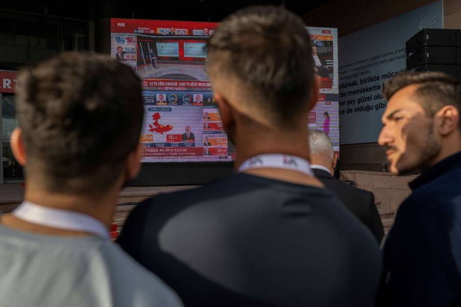 Erdogan lidera presidencial en Turqu&iacute;a con casi la mitad de los votos escrutados