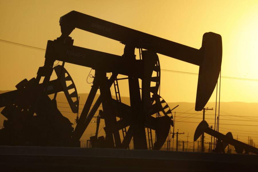 El petróleo sube tras anuncio de Arabia sobre recorte en su producción