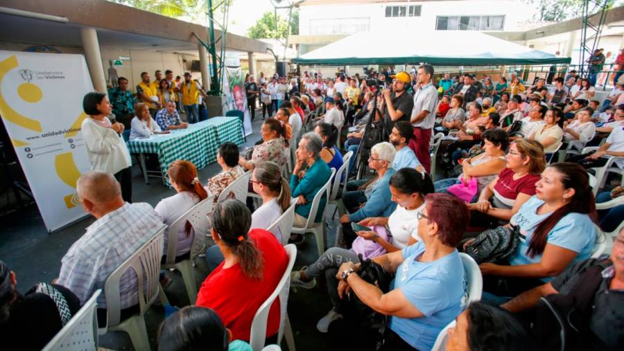 Personas v&iacute;ctimas del conflicto armado fueron reparadas en Medell&iacute;n y el Valle de Aburr&aacute;