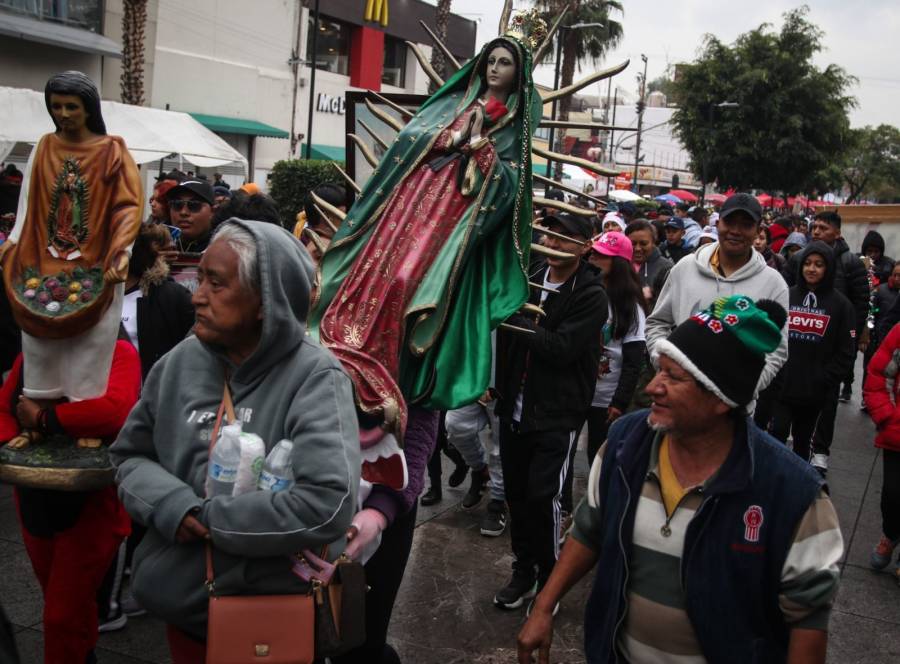 Edomex: Peregrinos en rumbo a la Bas&iacute;lica de Guadalupe desaf&iacute;an la lluvia y el fr&iacute;o