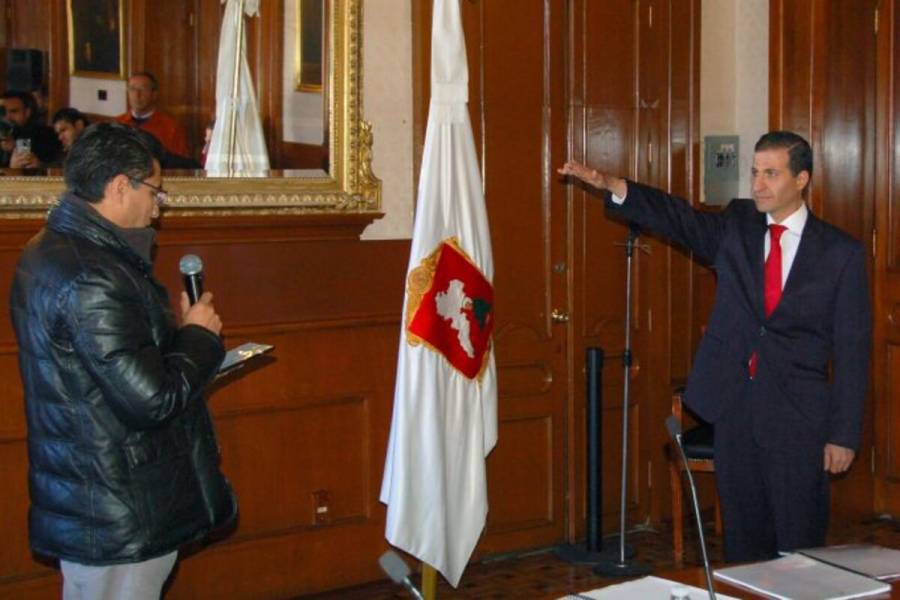 Juan Maccise rinde protesta como presidente municipal suplente de Toluca