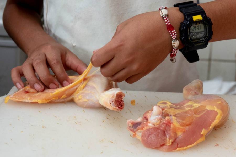 Fiscal&iacute;a Edomex destaca avances contra la extorsi&oacute;n a a vendedores de pollo y huevo
