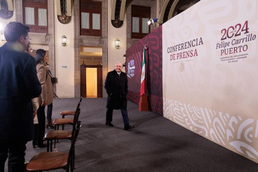 AMLO lanza flores a gobernadores morenistas; “no es rata Cuitlahuac”, dice ante cr&iacute;ticas de reportera