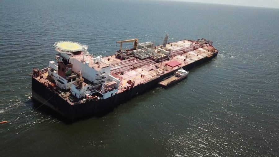 Trinidad y Tobago en emergencia por fuga de petr&oacute;leo desde misterioso barco