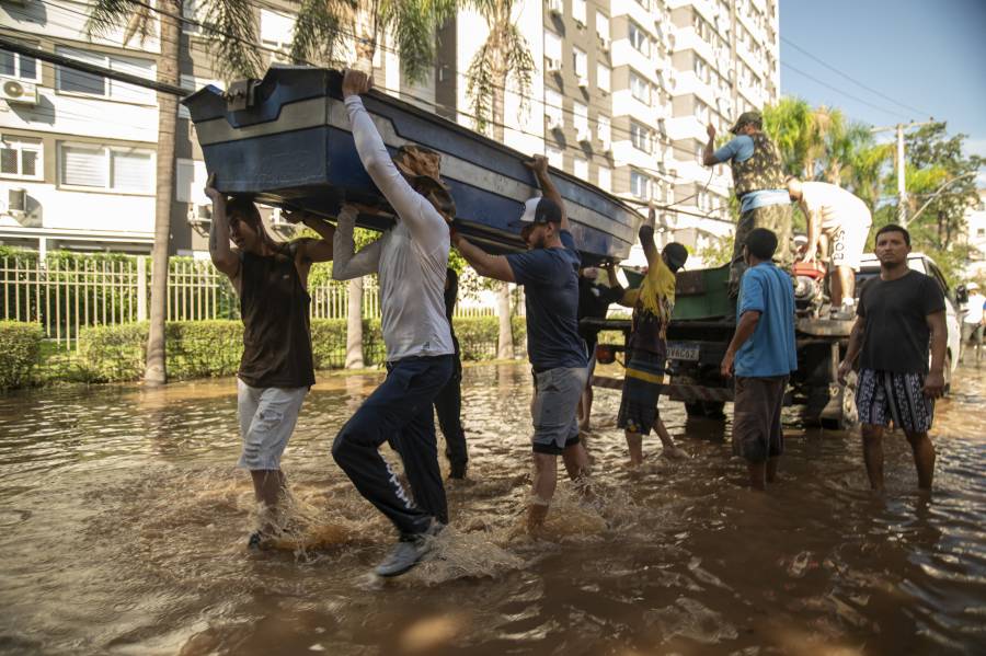 El f&uacute;tbol brasile&ntilde;o, afectado y movilizado por las inundaciones en el sur