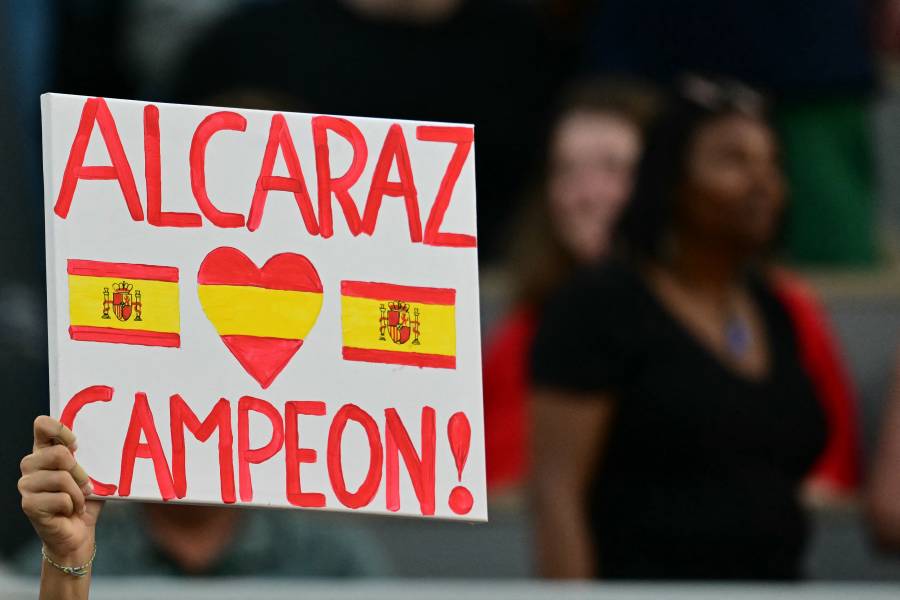 Alcaraz se sobrepone al susto de la lesión y alcanza los octavos de final de los Juegos Olímpicos
