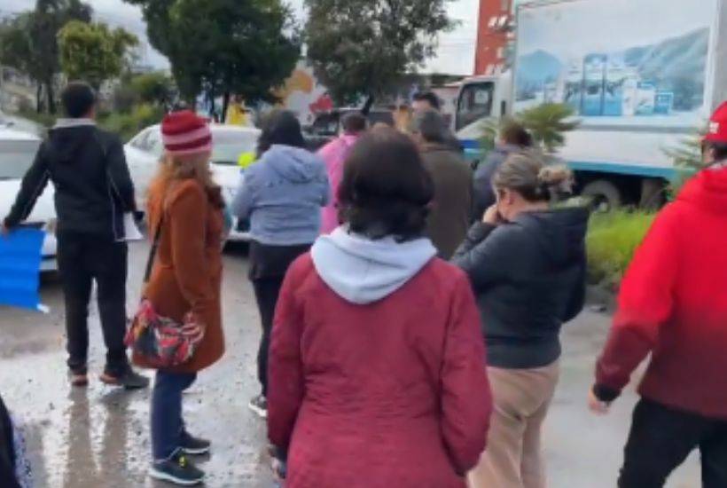 Vecinos de Otzacatipan bloquean vialidades; exigen reparación de calles y agua