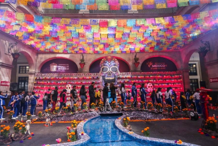 Ofrenda Monumental de D&iacute;a de Muertos suma m&aacute;s de mil visitantes en solo dos d&iacute;as