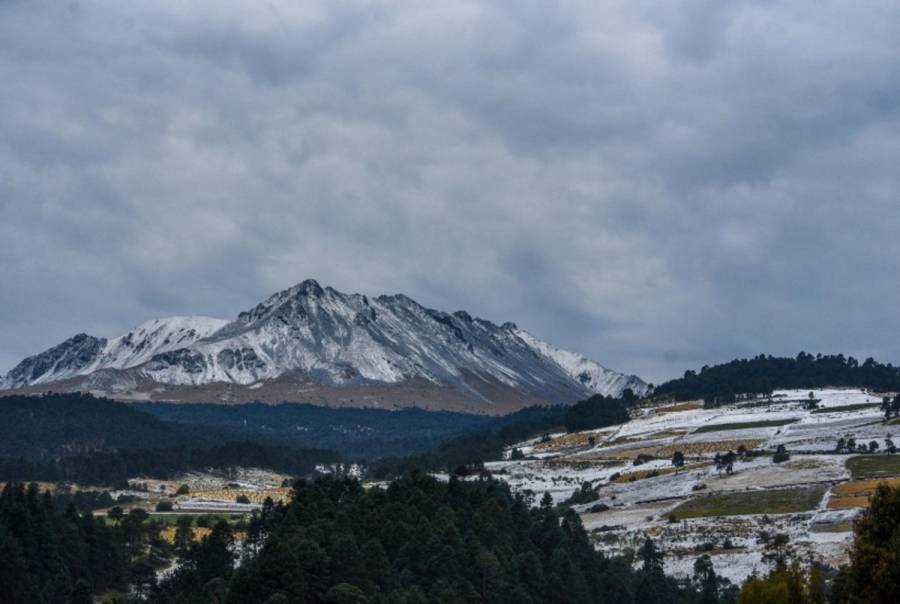 Cierran acceso al Nevado de Toluca hasta nuevo aviso, tras primera nevada de la temporada