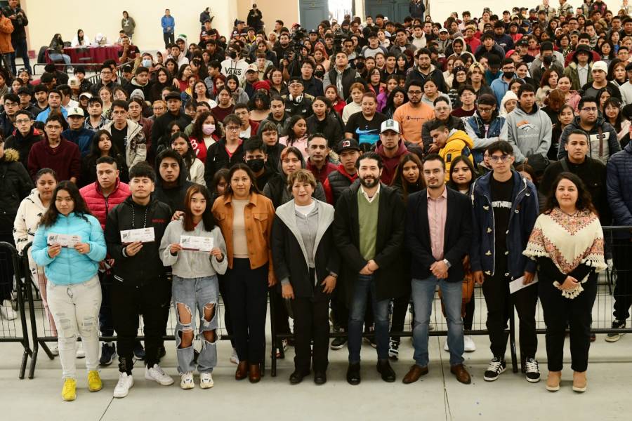 Entrega Gobernadora Delfina Gómez Álvarez tarjetas “Jóvenes Construyendo el Futuro” en Chimalhuacán; con apoyo de 8 mil 480 pesos mensuales