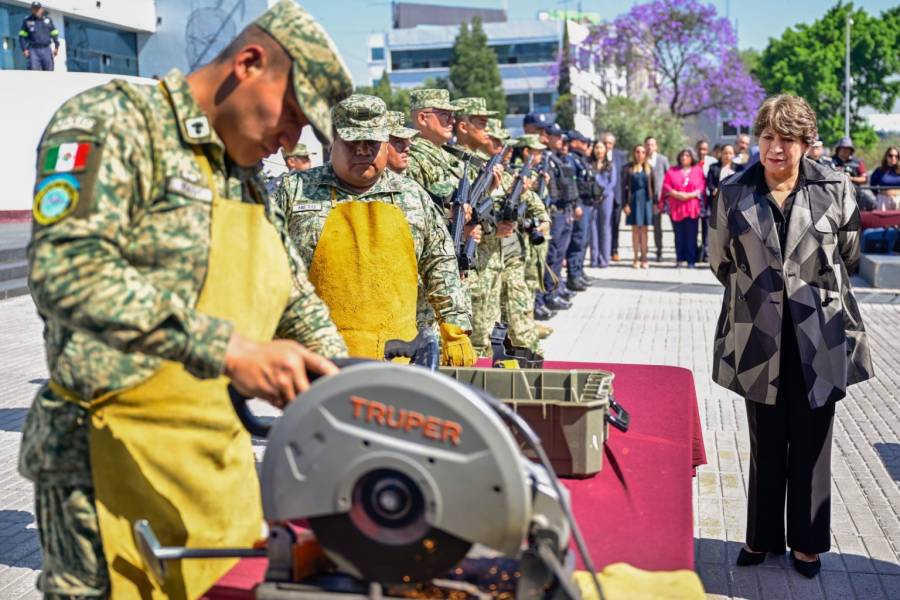 Destruye Delfina Gómez arsenal decomisado en operativos de seguridad contra la delincuencia en el EdoMéx
