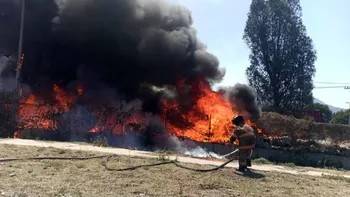 Incendio en predio clandestino de Ecatepec alerta a autoridades y vecinos