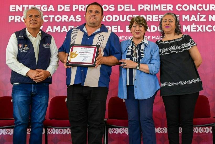 Delfina premia a productores de maíz nativo y amaranto del Estado de México