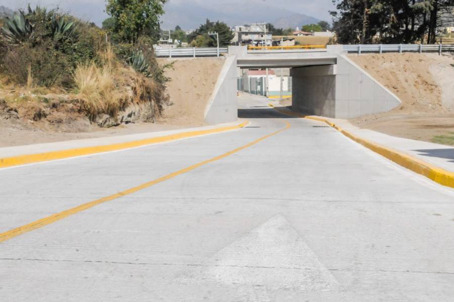 Delfina Gómez entrega nuevo puente 