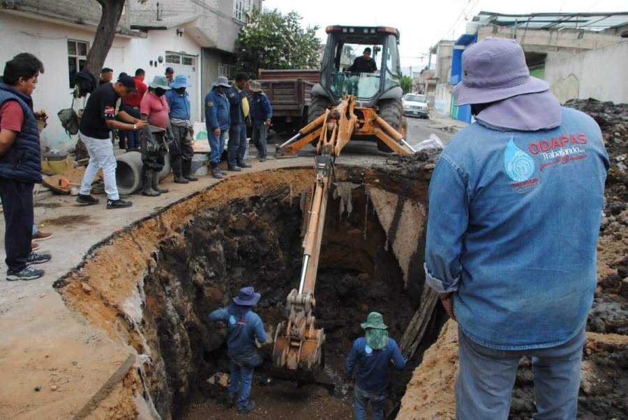 Sistema de drenaje en Chalco recibe mantenimiento tras años de abandono