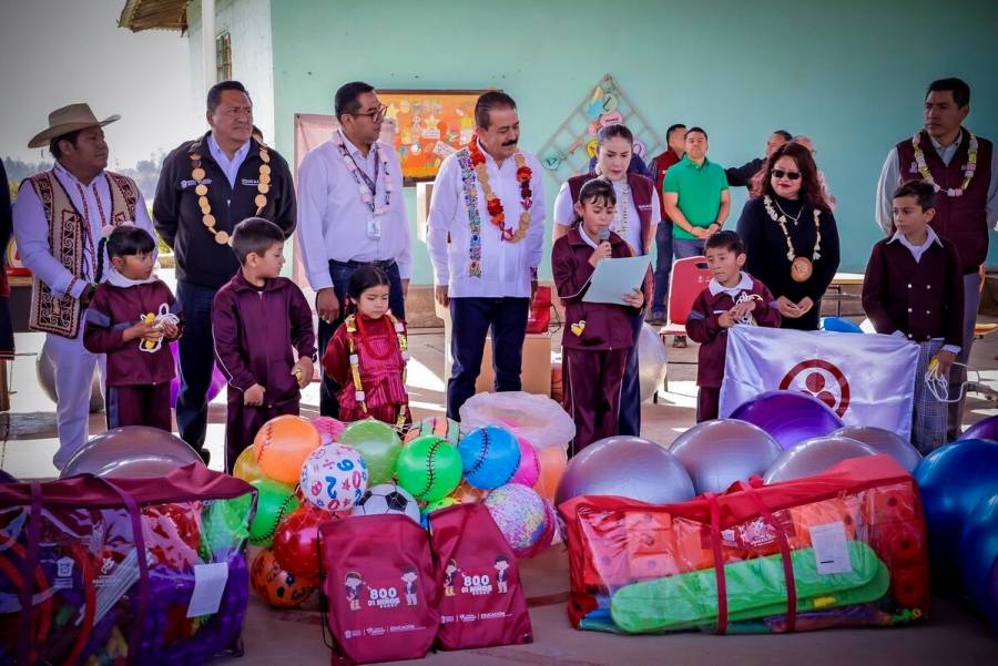 Miguel Ángel Hernández celebra Día de la Niña y el Niño con actividades educativas