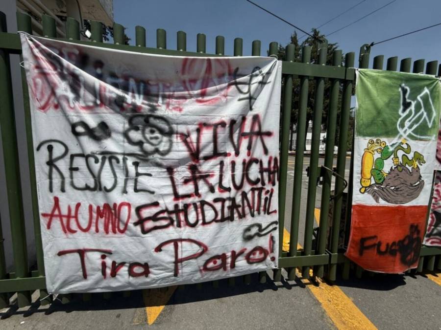 Diez facultades de la UAEMéx en paro; exigen renuncia del rector
