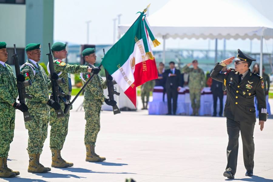 Delfina Gómez atestigua la toma de protesta del General de Brigada Lucio Vergara Gómez, como Comandante de la 37/a Zona Militar en el EdoMéx