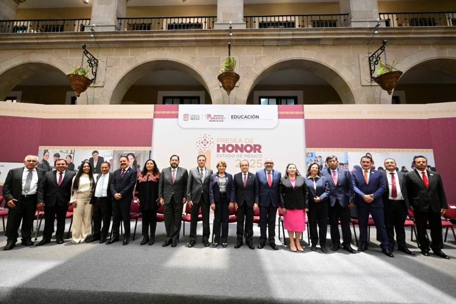Anuncia Delfina Gómez 2 mil basificaciones al magisterio mexiquense; entrega la Presea de Honor Estado de México