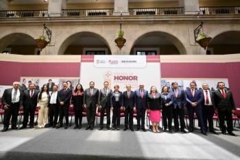 Anuncia Delfina Gómez 2 mil basificaciones al magisterio mexiquense; entrega la Presea de Honor Estado de México