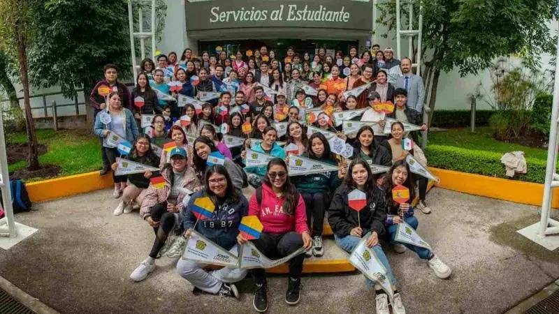 Estudiantes en Edomex acceden a experiencia laboral y estudios en el extranjero