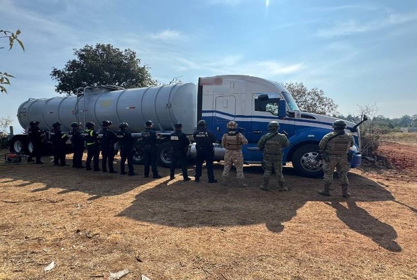 Nuevo golpe al huachicol; aseguran pipas y contenedores con diésel en Jilotepec
