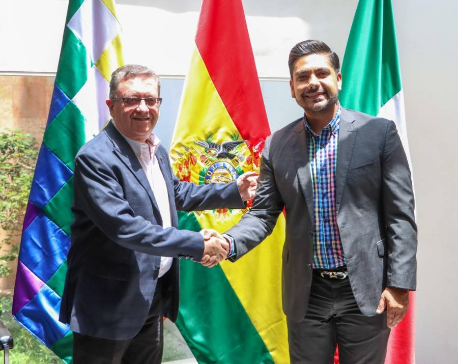 Firma Presidente Municipal de Neza acuerdo para afianzar relaciones de amistad y cooperación con Bolivia