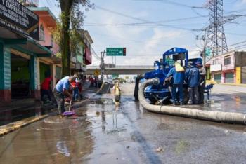GEM implementa limpieza profunda en calles y casas de San Mateo Atenco afectadas por lluvias