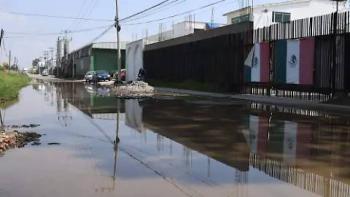 Persisten lodos contaminados en parque industrial de Lerma tras colapso del drenaje