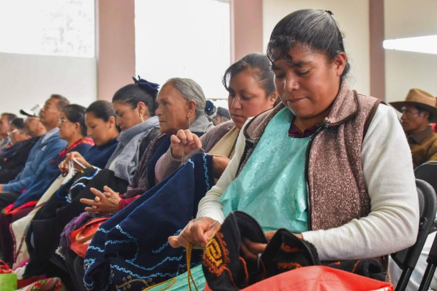 Gobierno del EdoMéx impulsa labor de mil 900 artesanas y artesanos