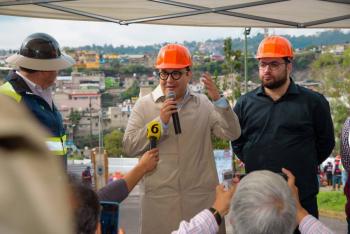 El Gobierno del Estado de México, encabezado por la Maestra Delfina Gómez Álvarez, avanza en la construcción de la Línea III del Mexicable, al colocar el primer poste de los 62 que sostendrán este nuevo sistema de transporte masivo y sustentable.