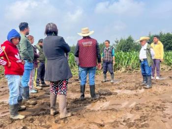 Delfina Gómez activa seguro agroclimático en Santiago Tianguistenco