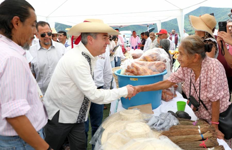 Avanza transformación social en el sur del EdoMéx: Entrega GEM 2,500 tarjetas “Mujeres con Bienestar” en Tlatlaya