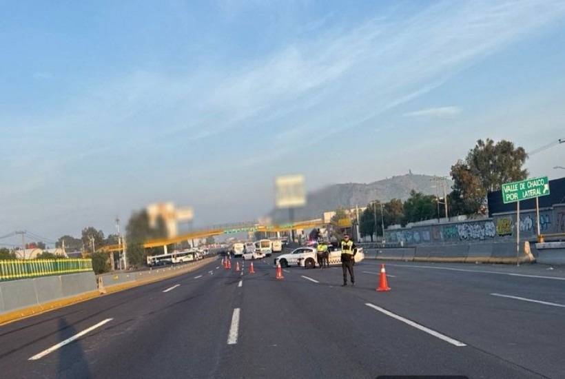 Transportistas bloquean la autopista México-Puebla por ola de asaltos
