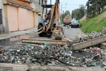 Retiran 30 toneladas de basura en colector de Chiconautla; aliviará inundación en Av. Nacional