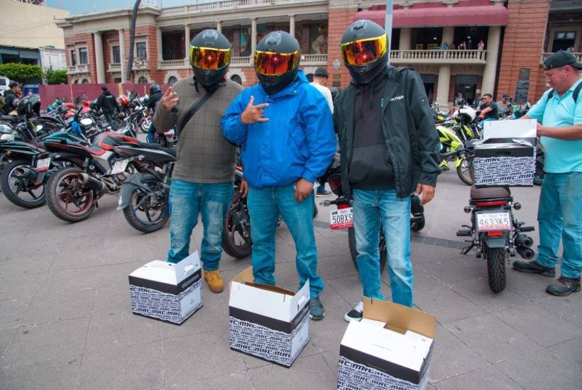 Entrega Semov 200 cascos certificados a motociclistas del Valle de M&eacute;xico