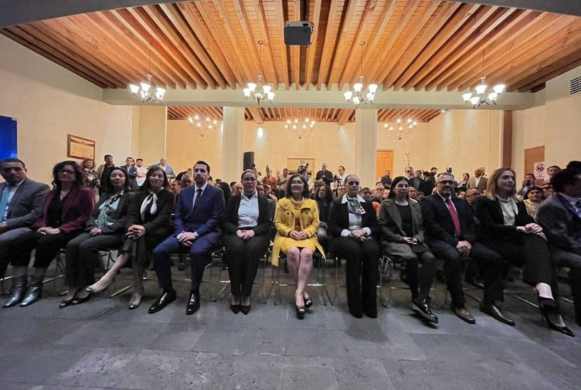Rectora de la UAEMex presenta gabinete; lo integran 9 mujeres y cuatro hombres