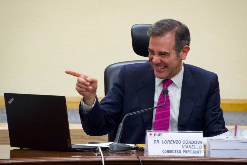 Corte ampara a Lorenzo C&oacute;rdova, pide a SEP retirar su nombre de los libros de texto